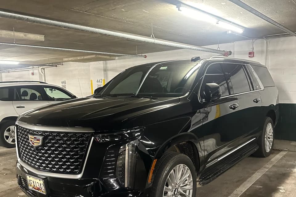 Reliable luxury SUV for airport car service