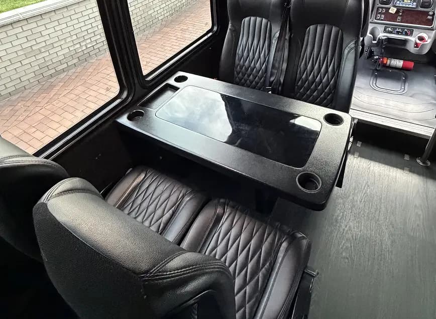 Coach interior configured for punctual, well-coordinated trips