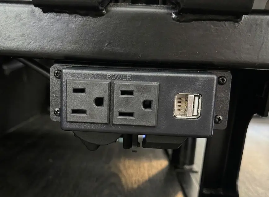 power outlet of gm40 bus