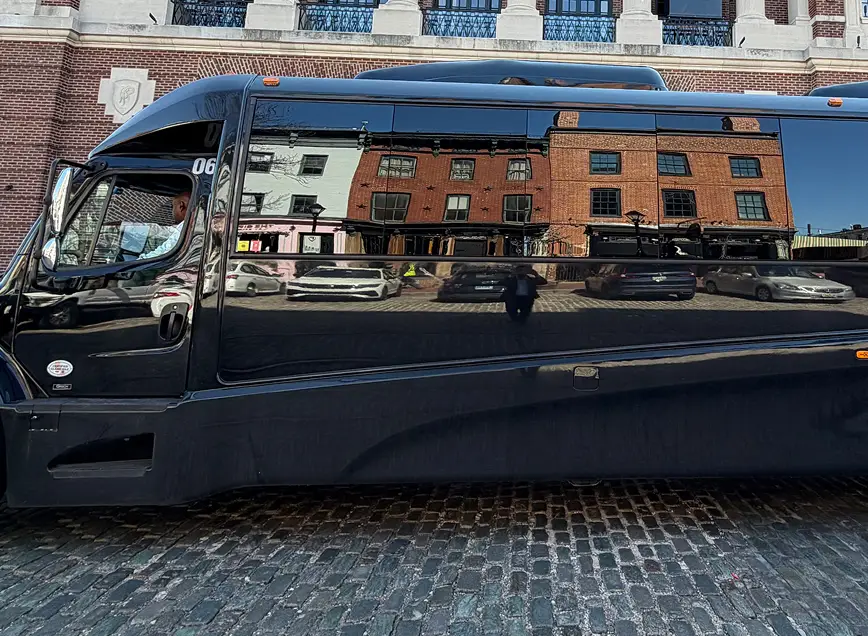 tinted windows of gm40 bus